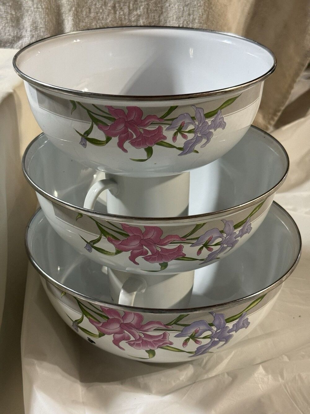 Nesting bowls Metal Mixing Floral Iris Pattern VTG GMI White Enamel Set of 3